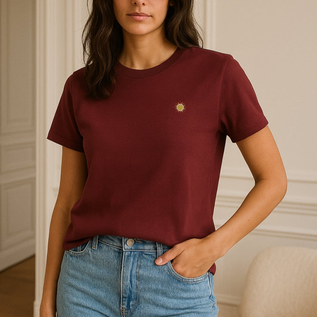 Nachhaltige T-Shirts aus Bio-Baumwolle in verschiedenen Farben bestickt mit Sonnen-Motiv, fair und vegan.