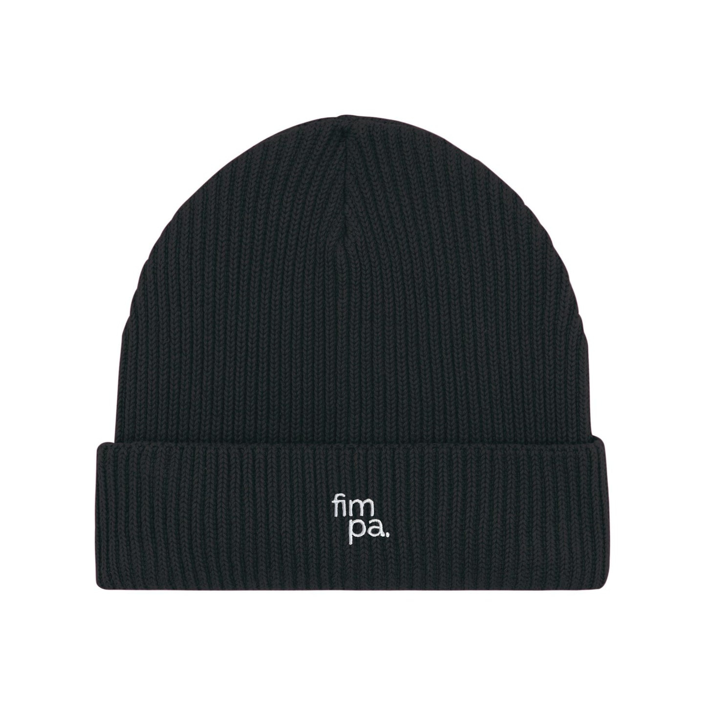 Schwarzer Fisherman Beanie mit feinem Rippstrick und weißem gestickten fimpa-Logo auf dem umgeschlagenen Saum – klassisches und zeitloses Accessoire.