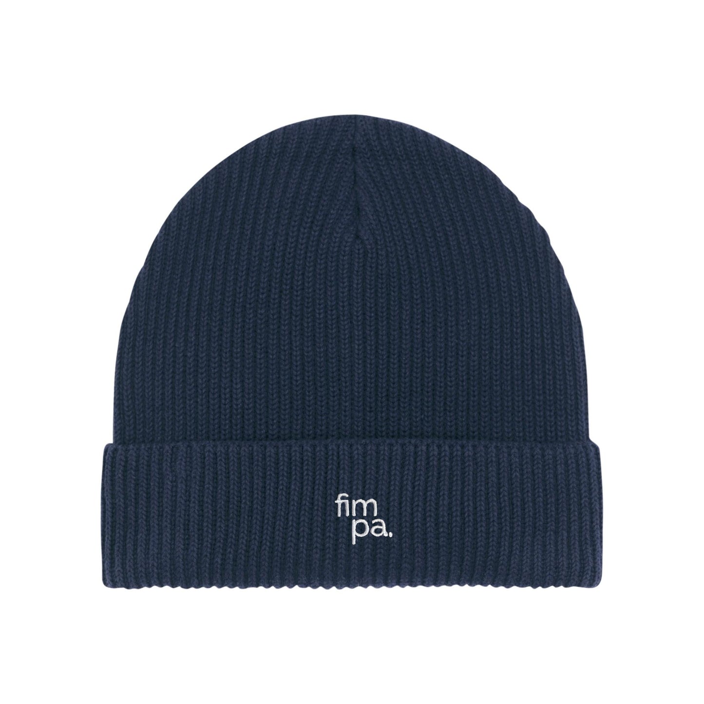 Dunkelblauer Beanie mit feinem Rippstrick und weißem fimpa-Logo auf dem umgeschlagenen Saum – modisch, hochwertig und nachhaltig.