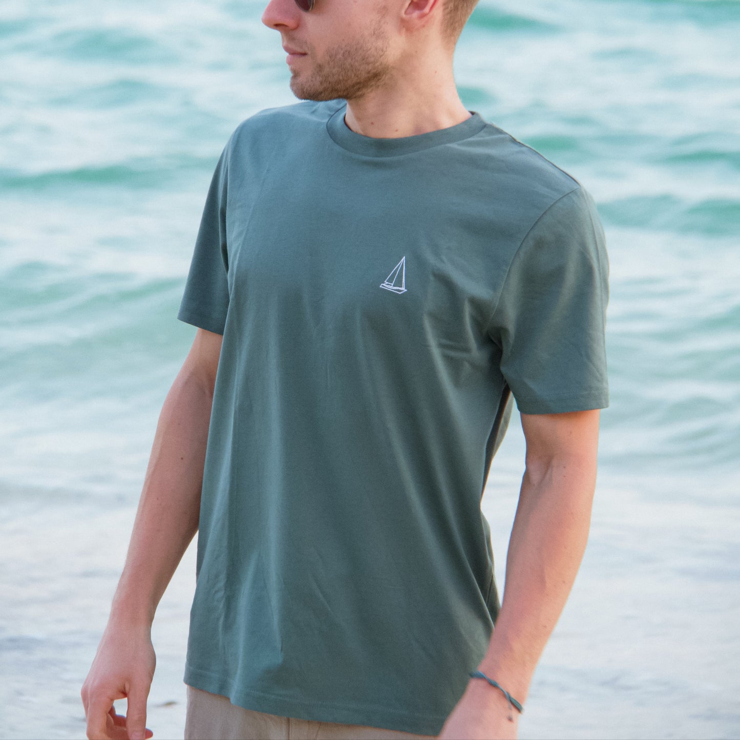 Regular Fit T-Shirt mit gesticktem Segelboot
