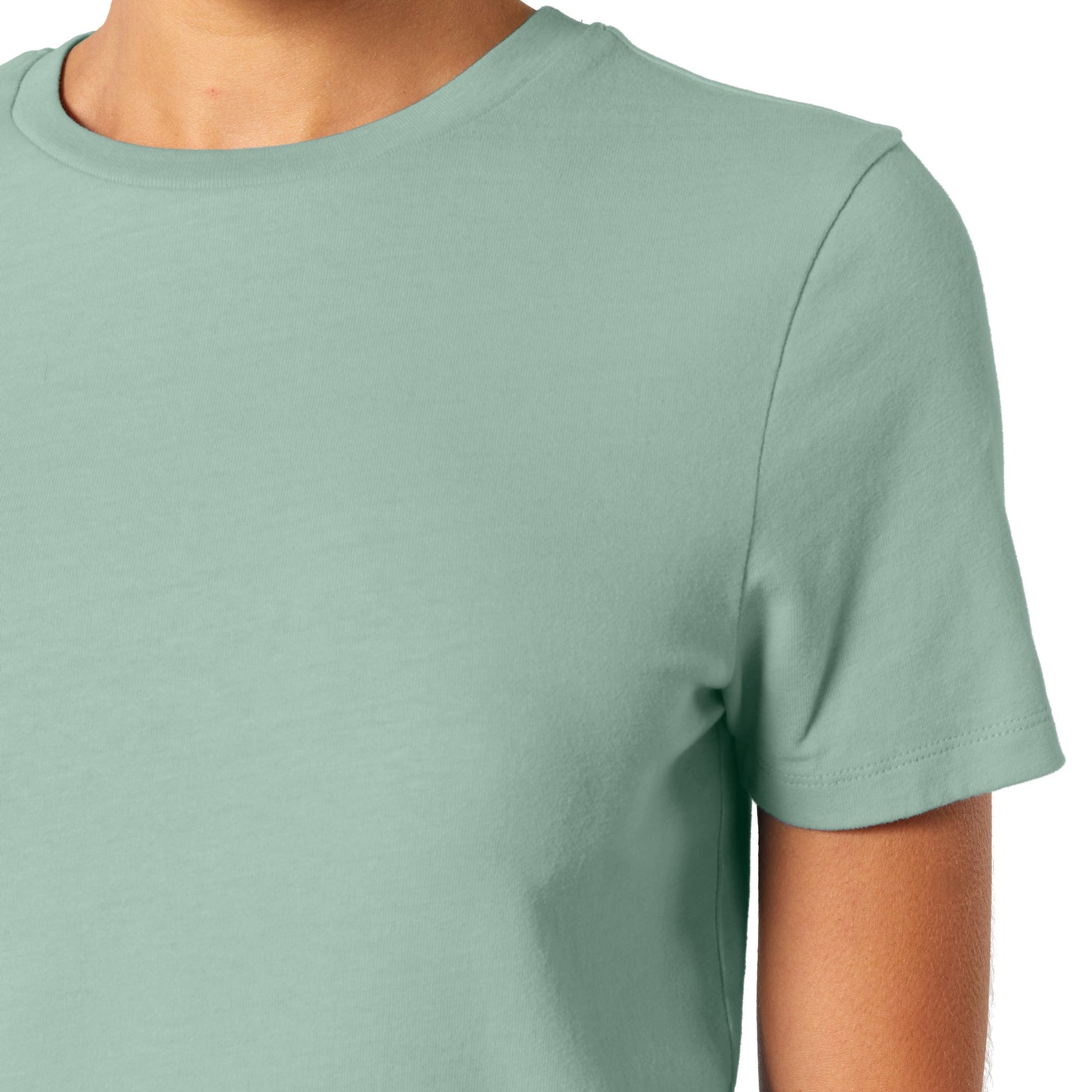 Detailaufnahme eines mintgrünen T-Shirts aus nachhaltiger Bio-Baumwolle. Kurzärmelig mit Rundhalsausschnitt, ideal für umweltbewusste Modefans, die auf zeitlose und stilvolle Basics setzen.