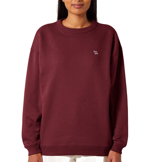 Bordeauxrotes Damen Sweatshirt aus 100 % Bio-Baumwolle mit gesticktem fimpa Logo auf der Brust, nachhaltig und stilvoll gefertigt.