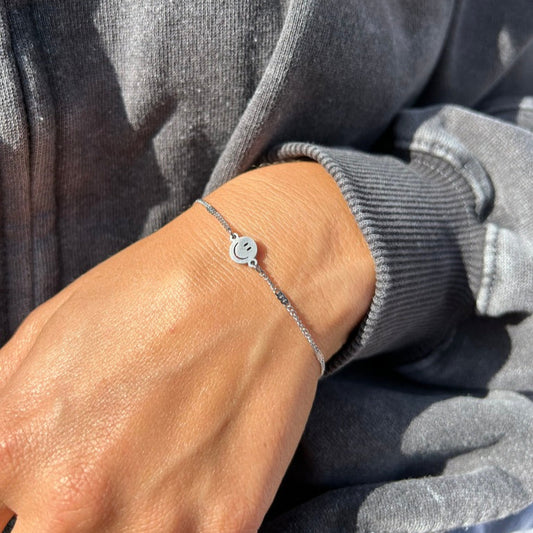 Smile Armband Silber – filigraner, wasserfester Edelstahlschmuck | Verstellbar & hautfreundlich