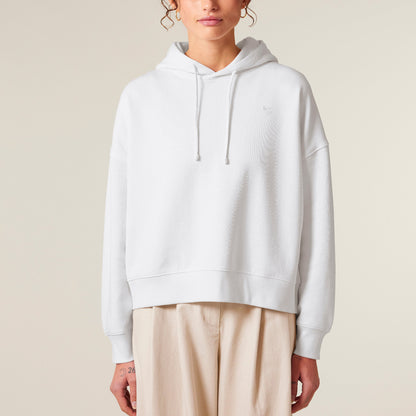 Weißer Damen Hoodie Normal Fit mit weißem Stick auf der Brust und aus Bio-Baumwolle.