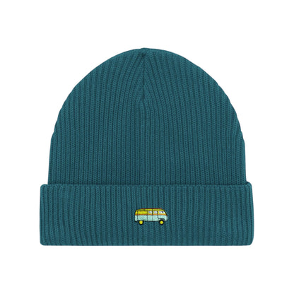 Petrolfarbener Beanie mit gesticktem Bus-Motiv auf dem umgeschlagenen Saum – stilvolles und individuelles Accessoire.