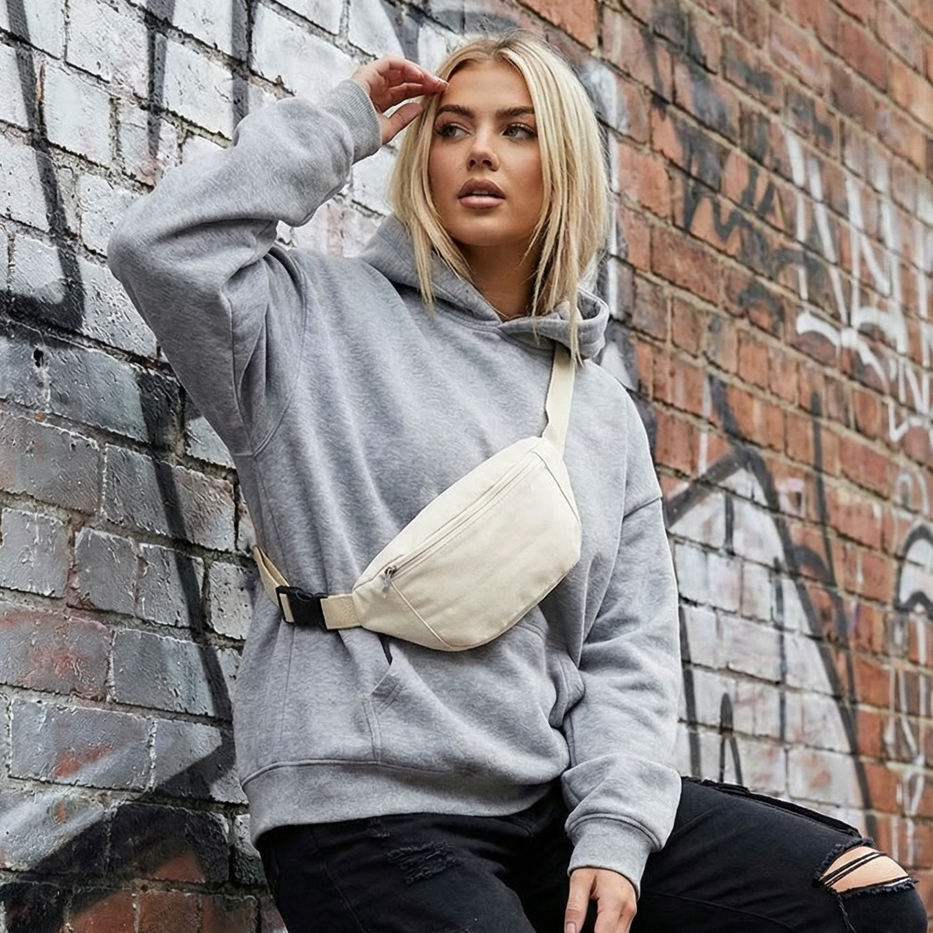 Bauchtasche Canvas getragen – recyceltes Material nachhaltig | fimpa.