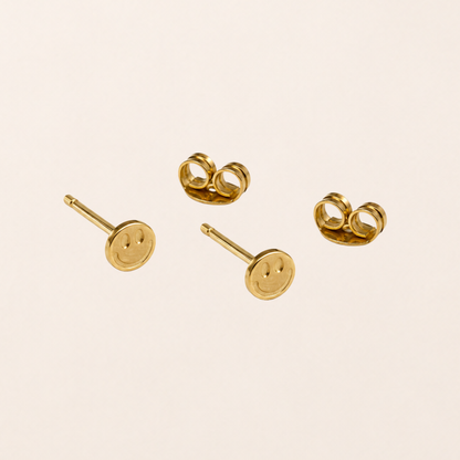 Smile Ohrstecker 18k vergoldet – goldene Smiley-Ohrstecker | fimpa.