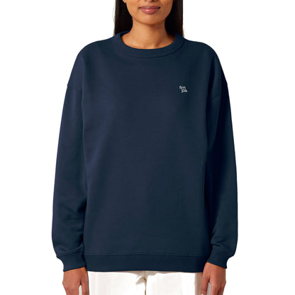 Marineblaues Sweatshirt für Damen aus zertifizierter Bio-Baumwolle, mit dezenter fimpa-Logo-Stickerei, nachhaltig hergestellt.