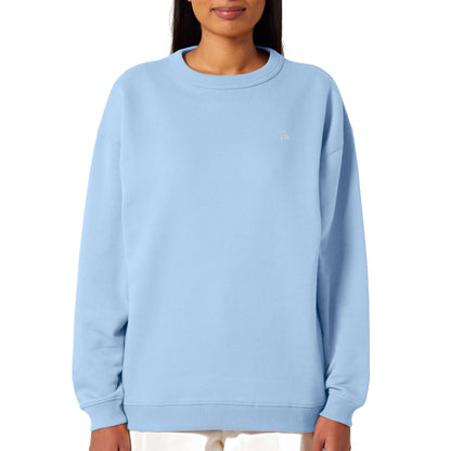 Hellblaues Damen-Sweatshirt aus 100 % Bio-Baumwolle, verziert mit einem minimalistischen fimpa-Logo, umweltfreundlich produziert.