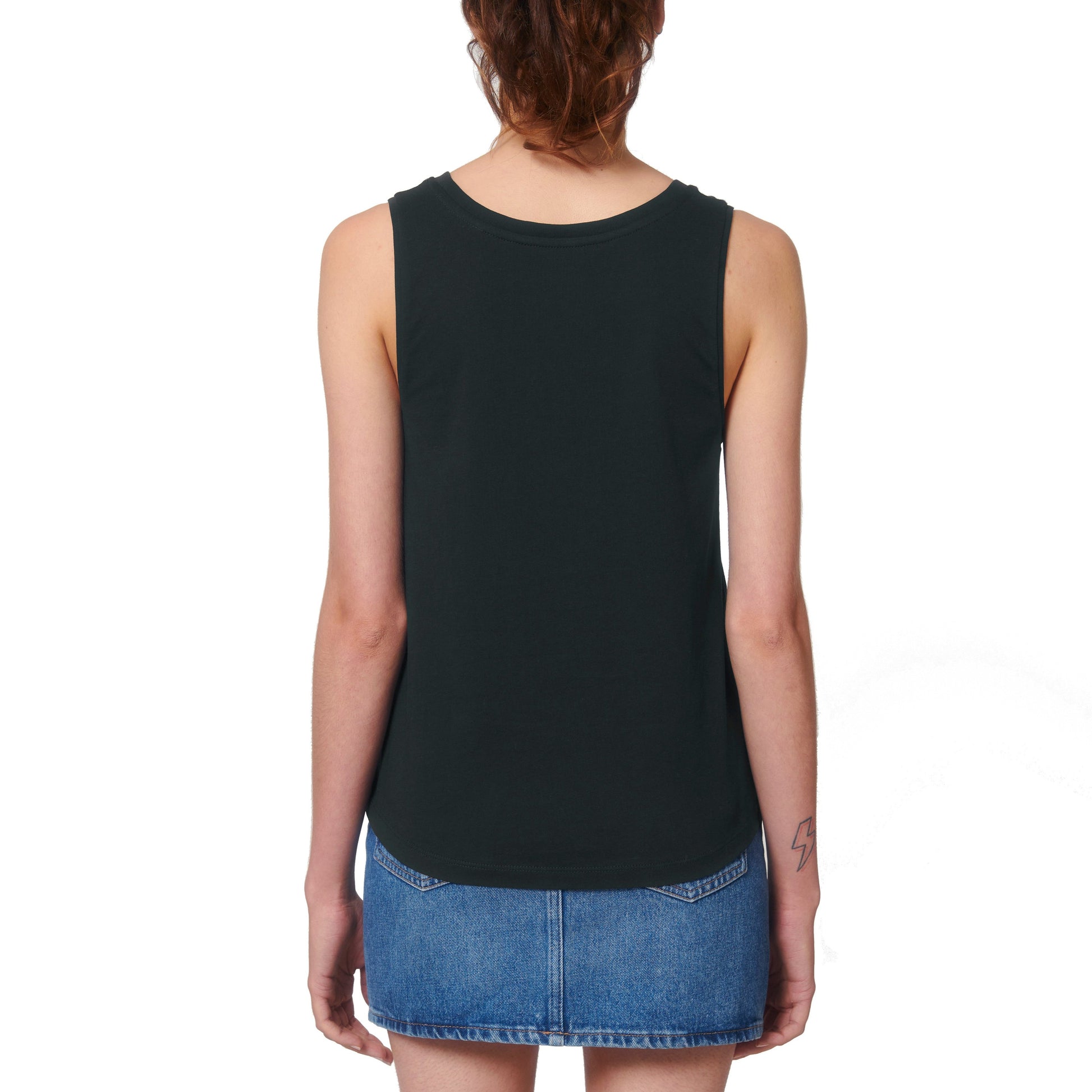 Rückansicht eines schwarzen Tanktops mit leichtem, lockerem Schnitt – elegant und schlicht.