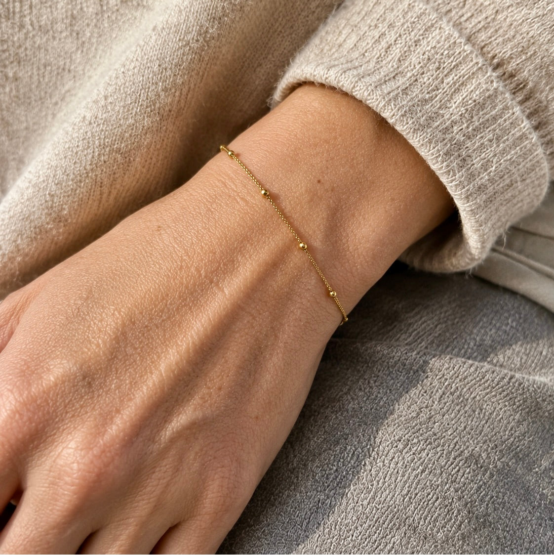 Perlenarmband Damen – filigran & 18k vergoldet | Verstellbar, wasserfest & elegant