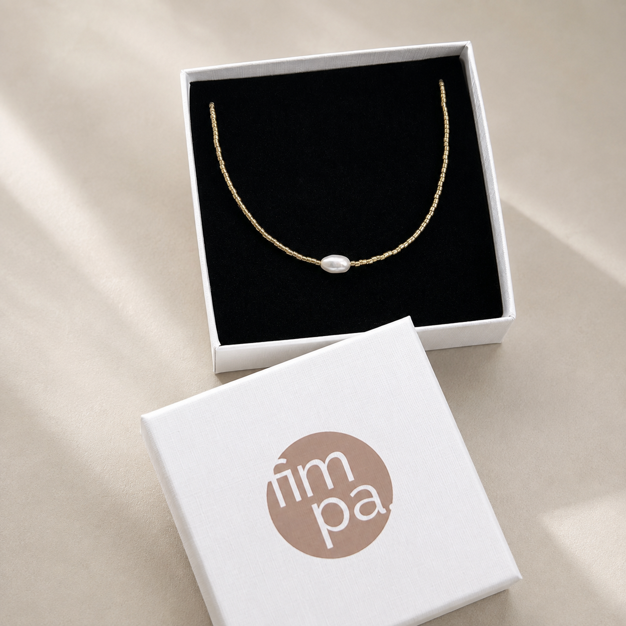 La Perla Armband von fimpa. – filigrane Süßwasserperle & goldene Perlen, 18K vergoldet, wasserfest