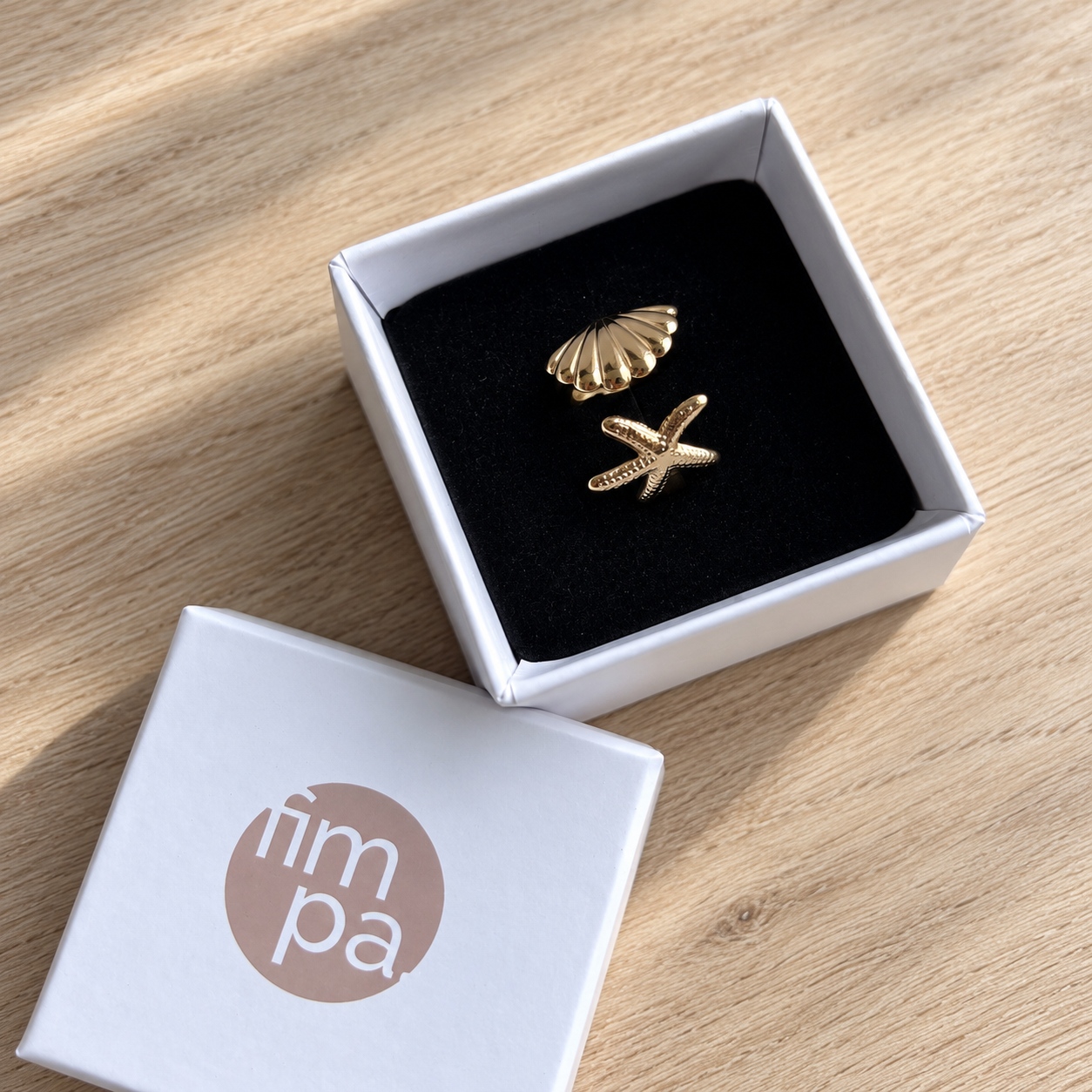 La Stella Ring Detail – Seestern & Muschelform, 18K PVD-Edelstahl, sommerlicher Schmuck von fimpa.